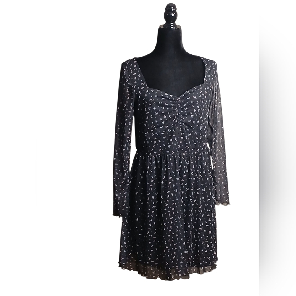 H&M Divided Women's Black Long Sleeve Floral Dress. Size Large
